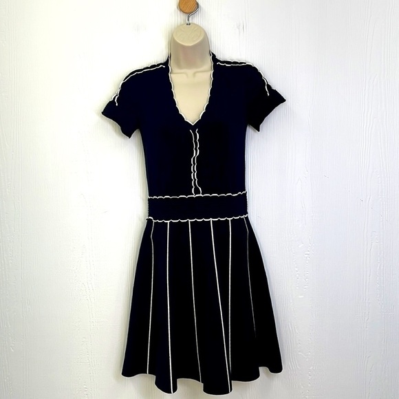 Draper James - Navy Fit & Flare With Scalloped Detail Pleated MIDI Dress Size XS - Picture 1 of 12